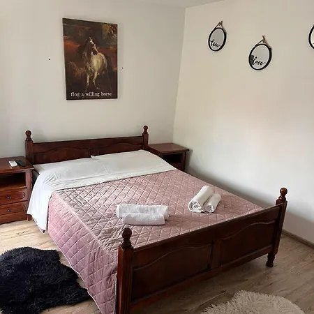Casuta Galbena Casa de Férias *