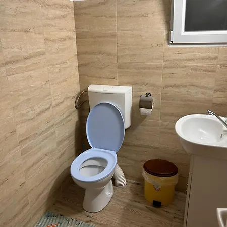 Casuta Galbena *